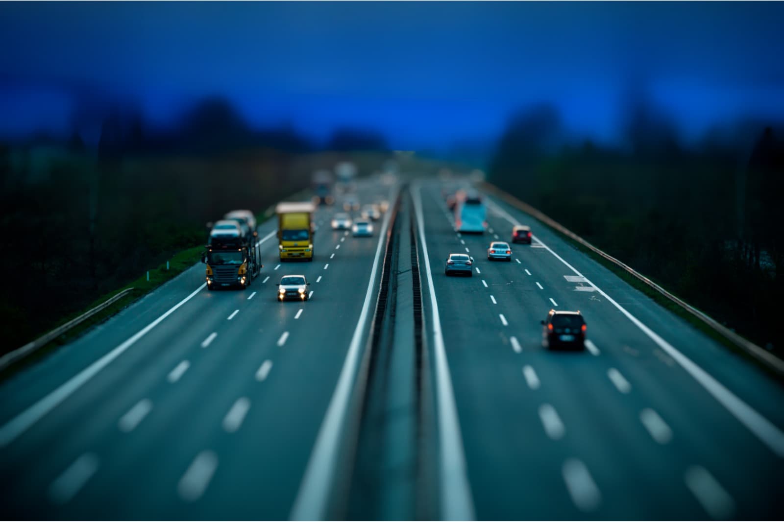 Aplicativo identificador exibido em diferentes telas